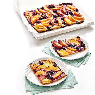 plate pie with peach and blueberries