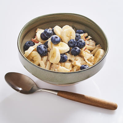 overnight oatmeal with banana and blueberries