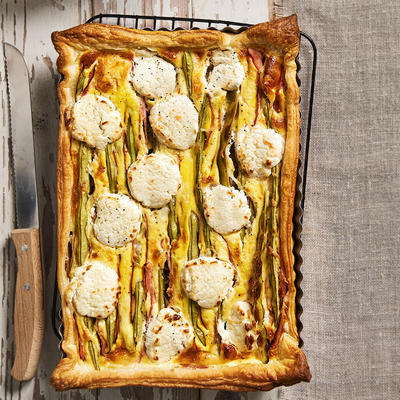 savory pie with string beans and goat's cheese