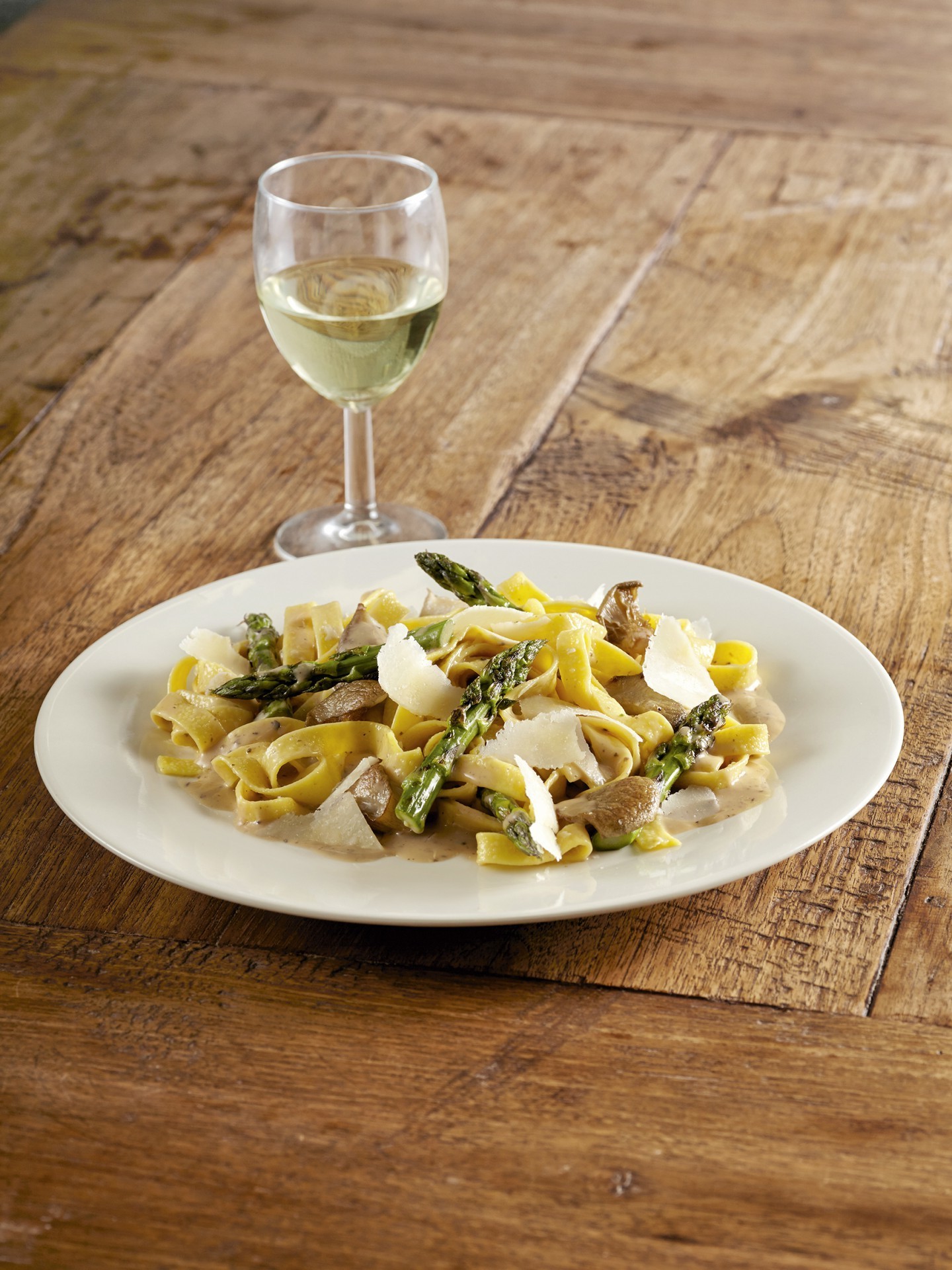 Tagliatelle with 'truffles and cream' pasta sauce Tagliatelle with 'truffles and cream' pasta sauce