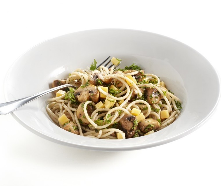 Spaghetti with mushrooms, cheese and herbs Spaghetti with mushrooms, cheese and herbs