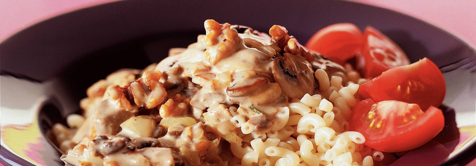 Macaroni with mushroom-nut sauce Macaroni with mushroom-nut sauce