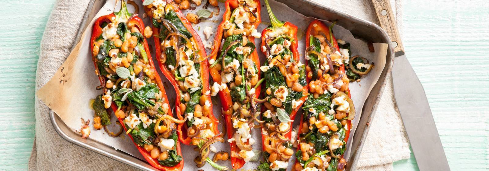 Pointed peppers stuffed with spinach and white cheese Pointed peppers stuffed with spinach and white cheese