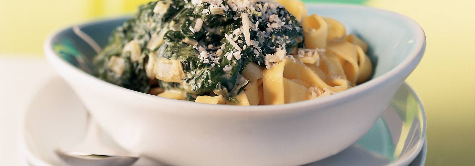 Ribbon pasta with spring spinach sauce Ribbon pasta with spring spinach sauce