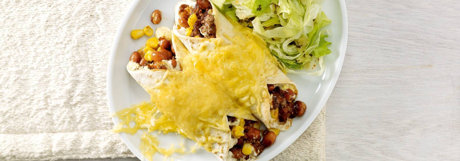 Minced meat burrito with lettuce Minced meat burrito with lettuce