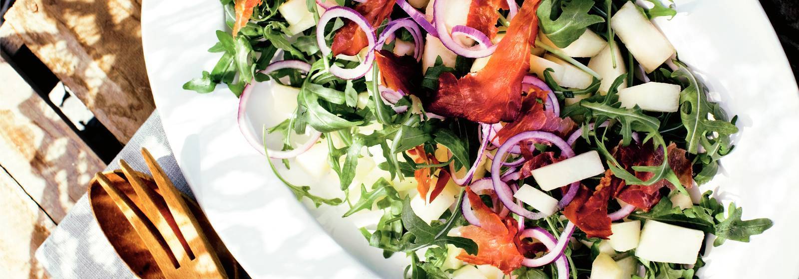 Salad of melon, arugula and ham Salad of melon, arugula and ham