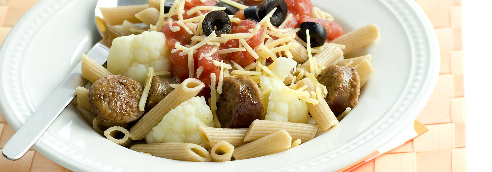 Penne with cauliflower and bratwurst Penne with cauliflower and bratwurst