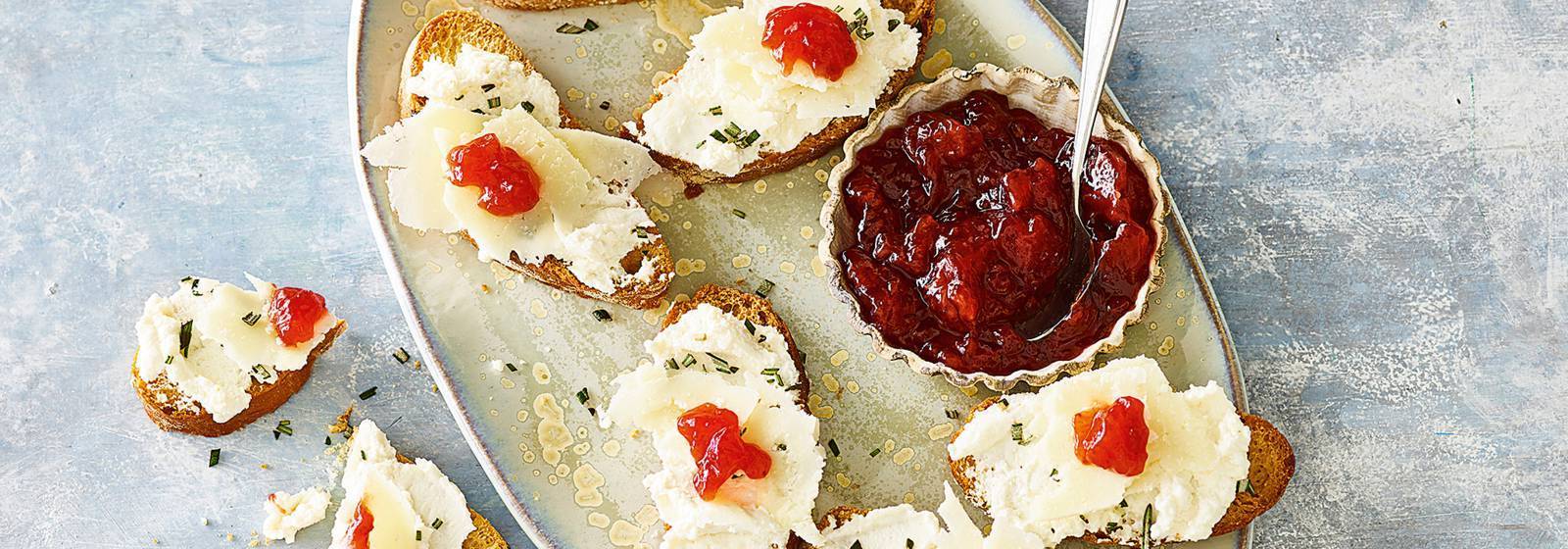 Bruschette with ricotta and strawberry jam Bruschette with ricotta and strawberry jam